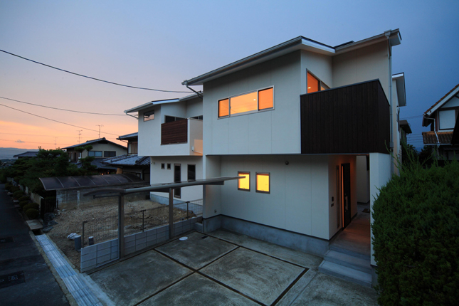 京都府宇治市　夕方の外観